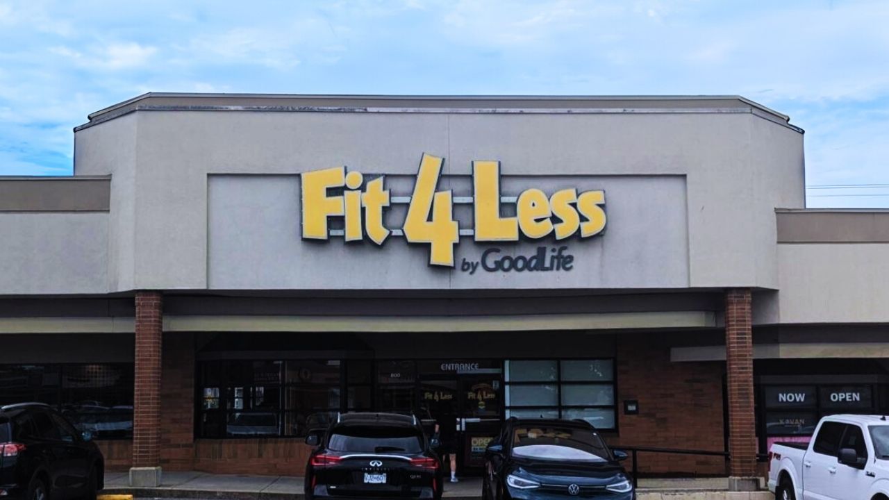 Exterior of a 24/7 Fit4Less Gym