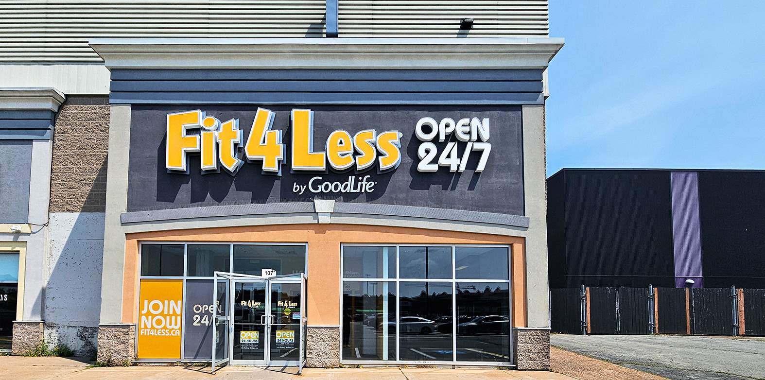 Exterior of a 24/7 Fit4Less Gym