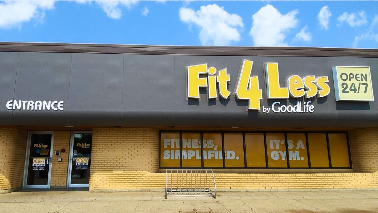 Exterior of a 24/7 Fit4Less Gym