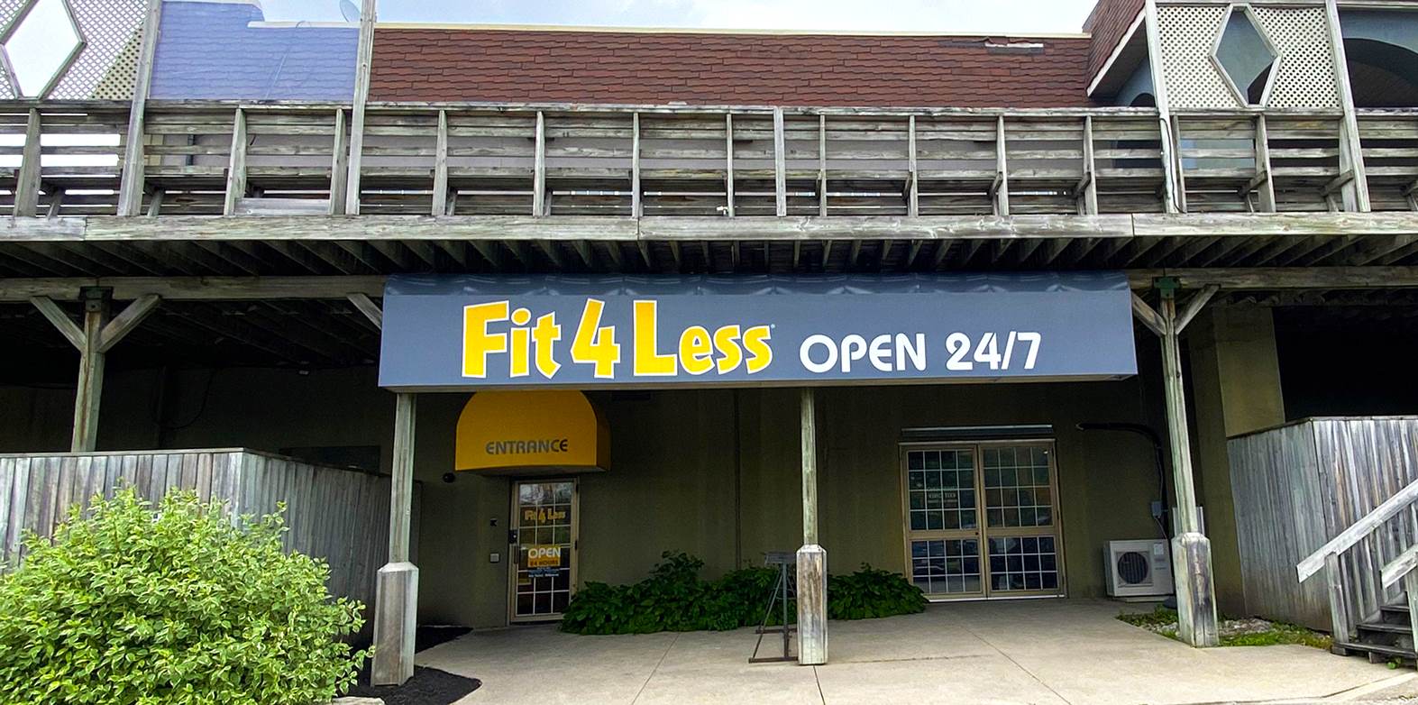 Exterior of a 24/7 Fit4Less Gym